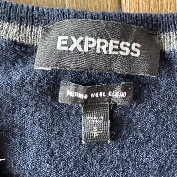 Express V neck women's merino wool navy sweater size small - Picture 4 of 8